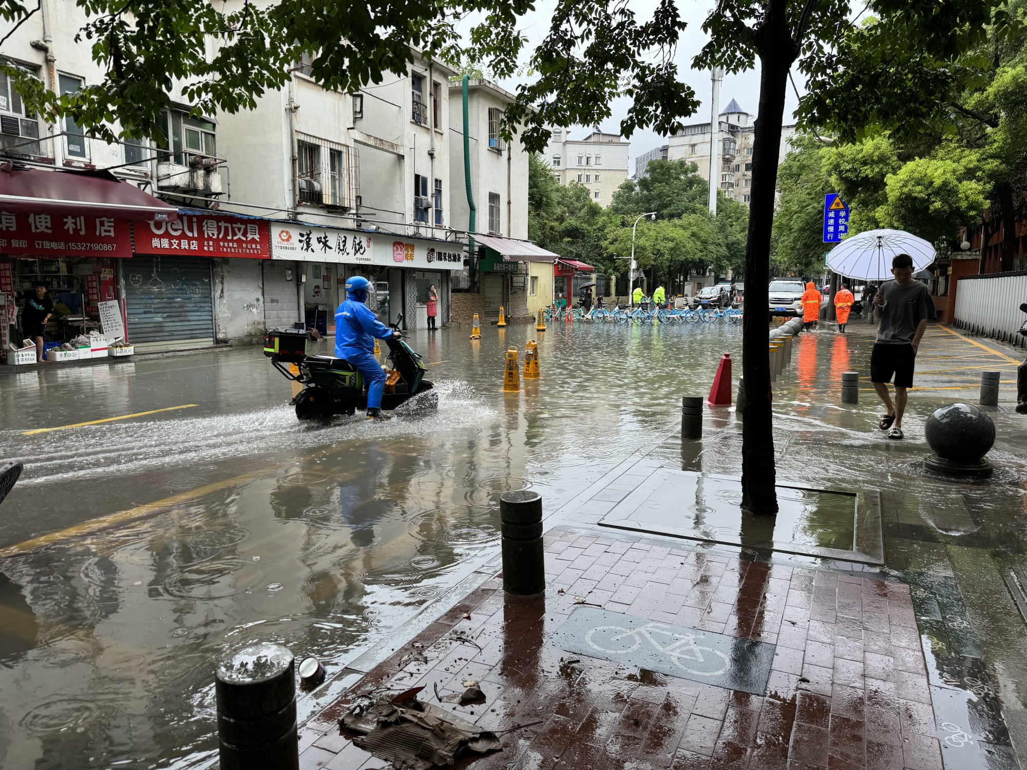 武汉暴雨来袭，城市如何应对连续强降雨挑战